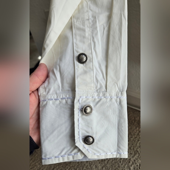 Cream/Off White Button-Up Shirt - Picture 4 of 11